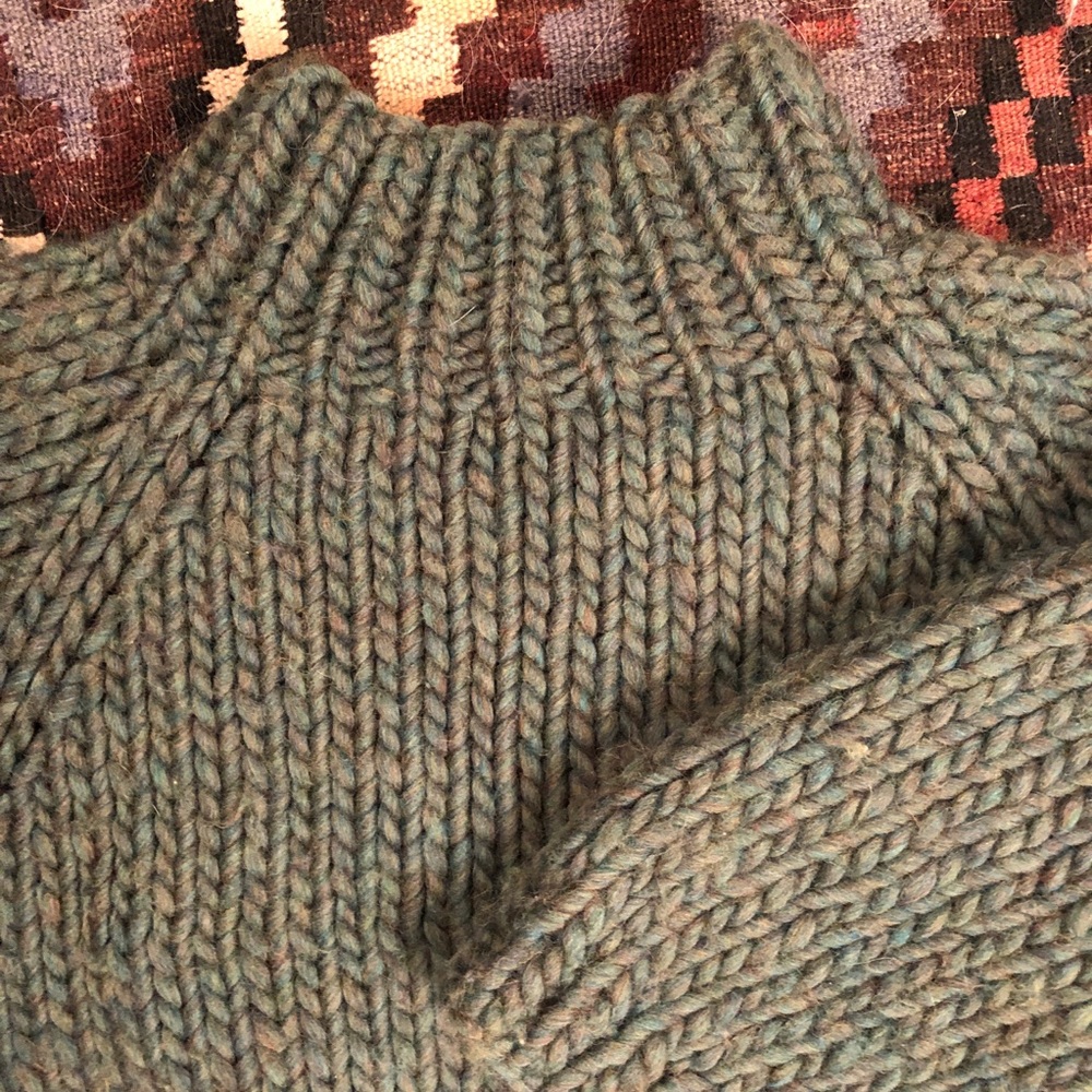 Hand knit chunky wool sweater - Picture 6 of 9